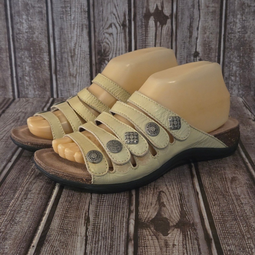 Sz 39 / 8.5-9 Dansko Janie Yellow Leather Medallion Slides Sandals VGUC!